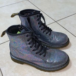 Dr. Martens Delaney UNISEX Boots